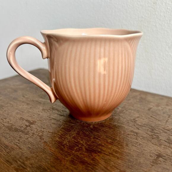 Vintage Mikasa Spring Amaryllis Teacups and Saucers, set of 12 | Peachy Tea Set - Picture 5 of 7